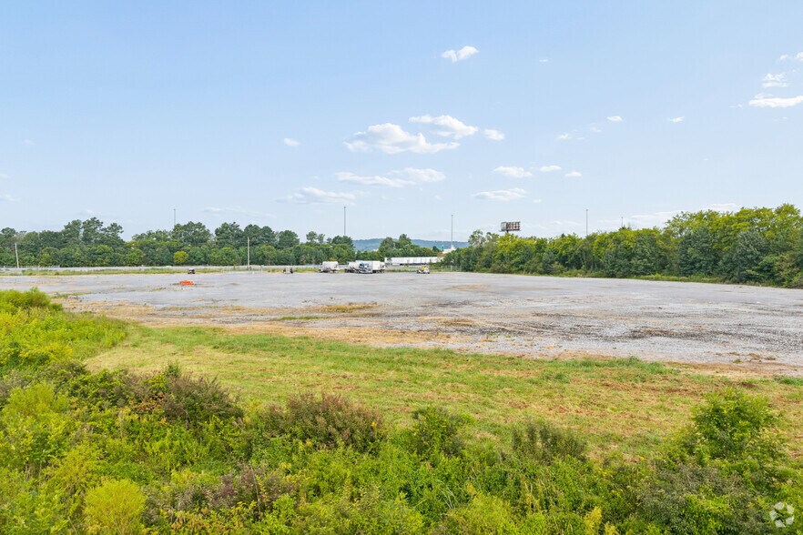 More Photos Of 390 Johnson Lake Rd, Adairsville Land For Lease