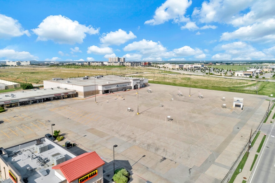 More Photos Of 2317-2321 W University Dr, Denton Unknown For Lease