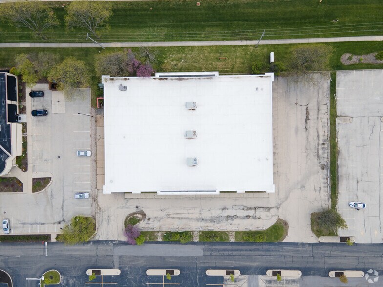 More Photos Of 1550 W 75th St, Downers Grove General Retail For Sale