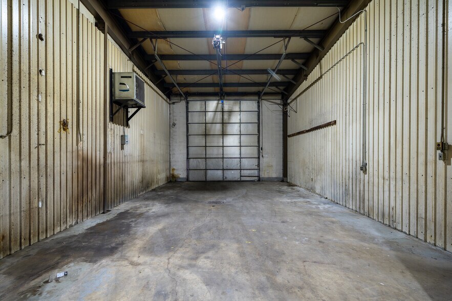 More Photos Of 42470 Executive Dr, Harrison Township Warehouse For Lease