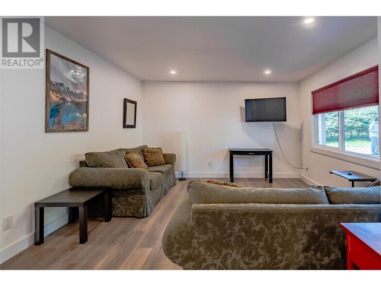 More Photos Of 1810 1 St, Fruitvale Apartments For Sale