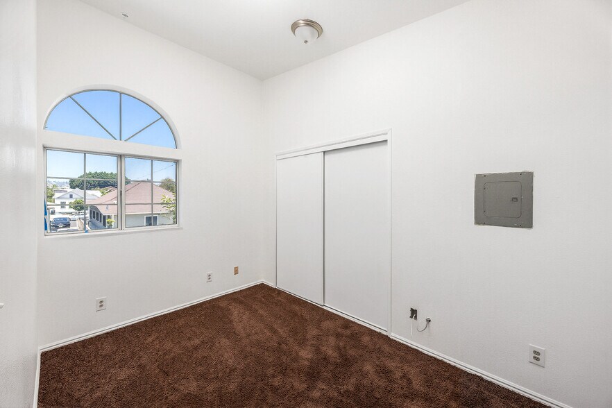 More Photos Of 2104 Mozart St, Los Angeles Apartments For Sale