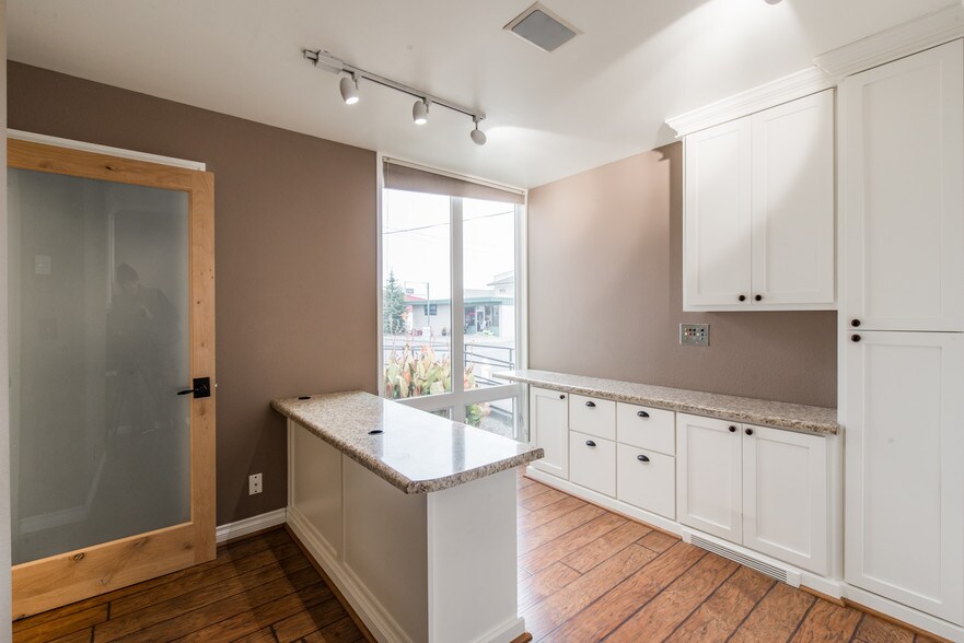 More Photos Of 106 E 2nd St, Molalla Medical For Sale