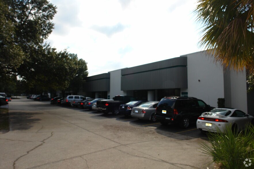 More Photos Of 6469-6489 Parkland Dr, Sarasota Light Distribution For Lease