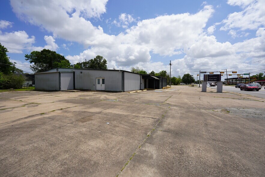 More Photos Of 2455 S 4th St, Beaumont Warehouse For Lease