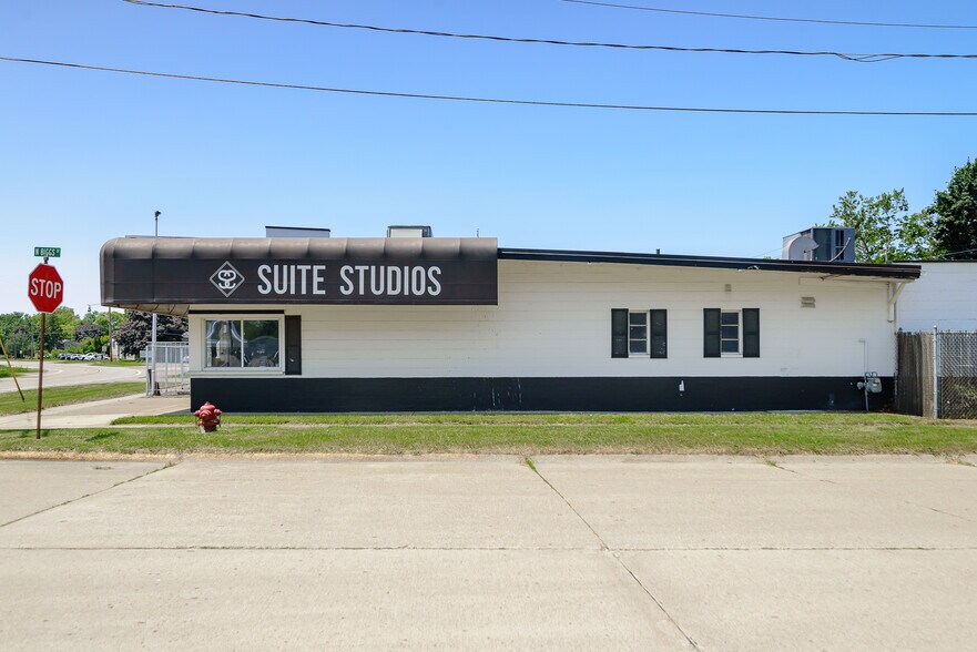 More Photos Of 573 E Huron River Dr, Belleville Freestanding For Sale