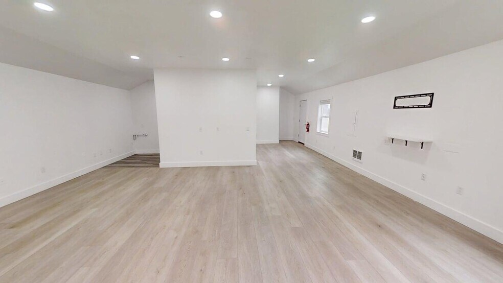 More Photos Of 11518 NE Sandy Blvd, Portland Apartments For Lease