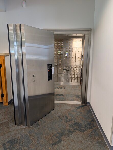 More Photos Of 13801 Warwick Blvd, Newport News Bank For Sale