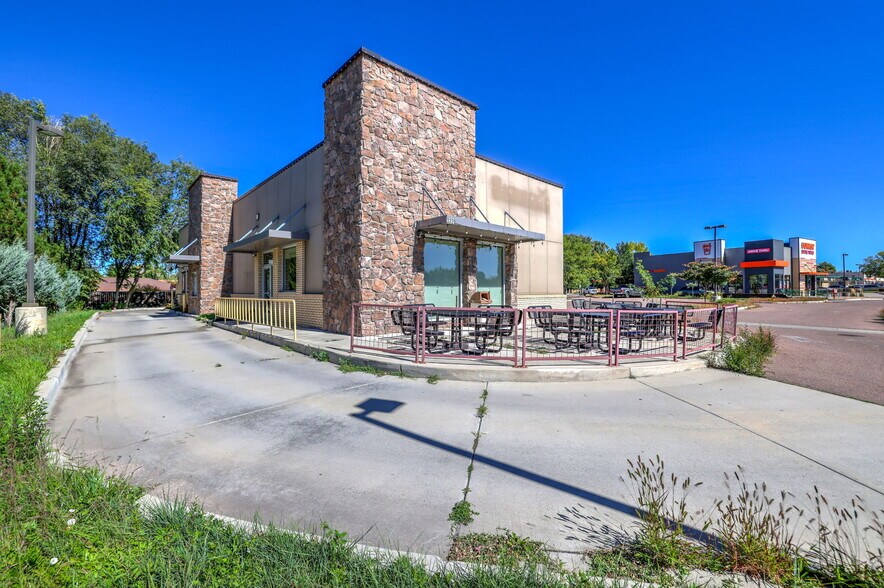 More Photos Of 3220 Austin Bluffs Pky, Colorado Springs Freestanding For Lease