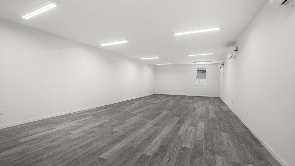More Photos Of 129 New Dorp Plz, Staten Island Office Residential For Sale