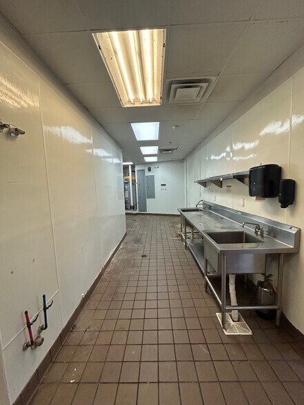 More Photos Of 835 Coleman Blvd, Mount Pleasant General Retail For Lease