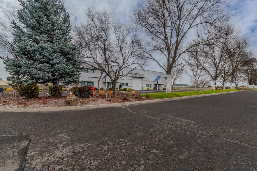 More Photos Of 5885 Crater Lake Hwy, Central Point Warehouse For Sale