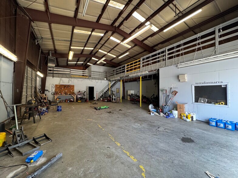 More Photos Of 200 W 21st St, Richmond Service For Lease