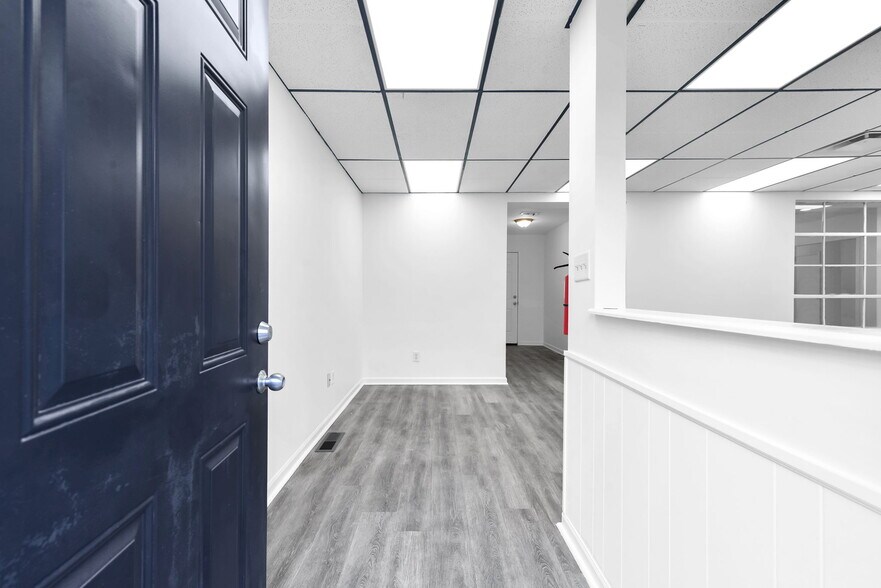 More Photos Of 787 Harmon Ave, Columbus Warehouse For Lease