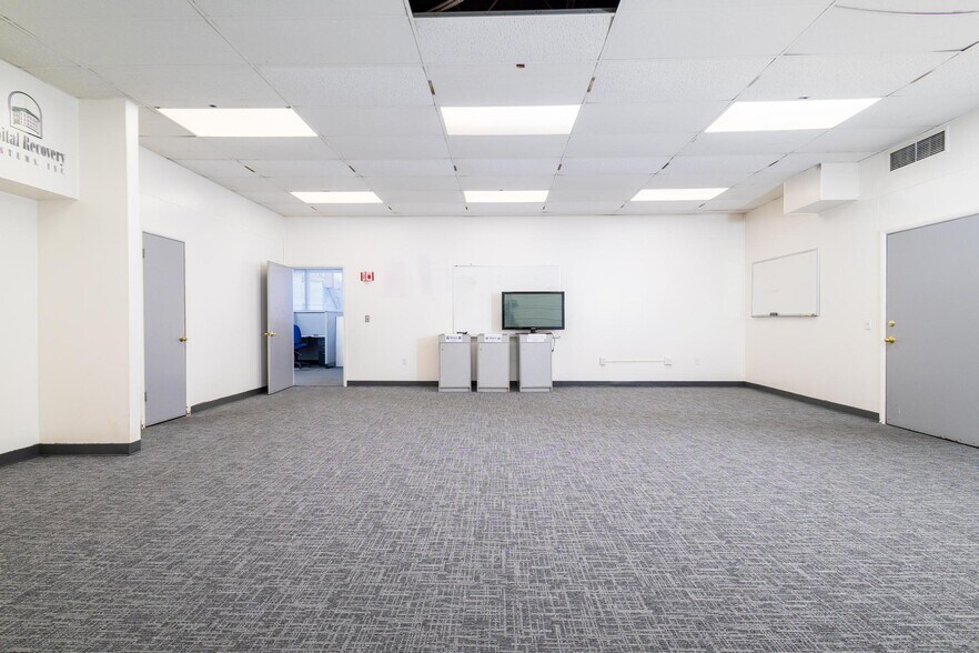More Photos Of 630 Market St, Steubenville Office For Sale