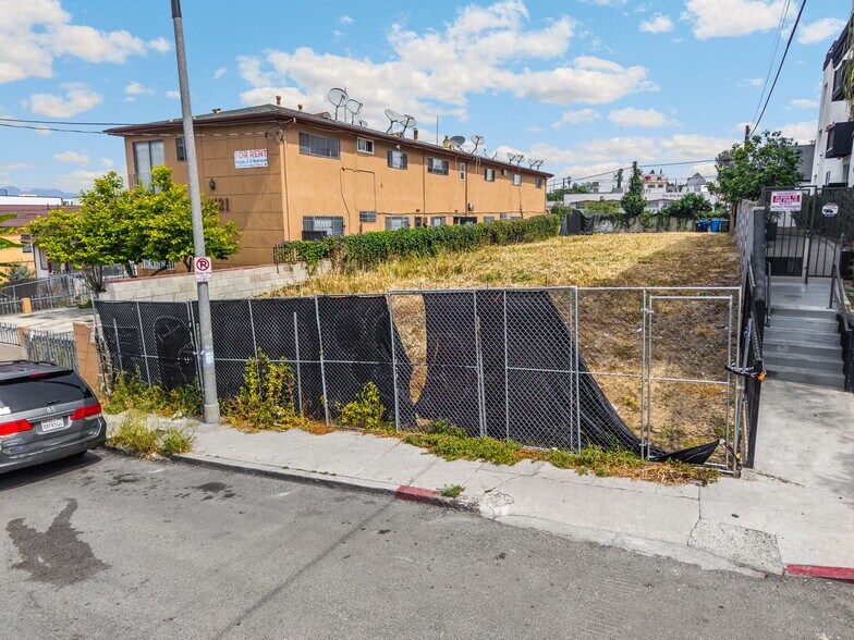 More Photos Of 2113 W Court St, Los Angeles Land For Sale