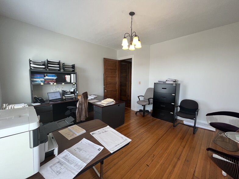 More Photos Of 320 East St, Memphis Office For Sale