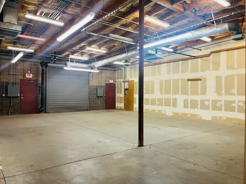 More Photos Of 1951 Stella Lake Dr, Las Vegas Light Distribution For Lease