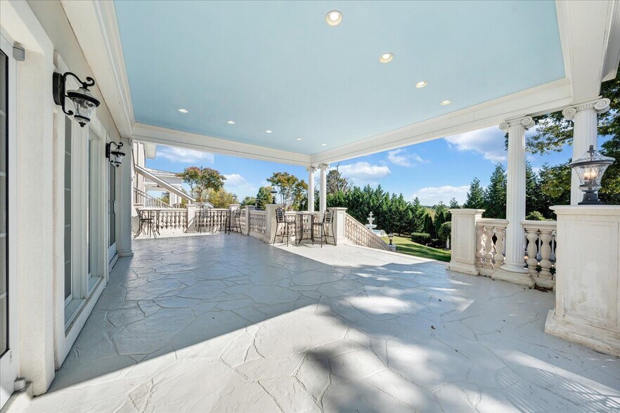 More Photos Of 812 E Main St, Bedford Lodge Meeting Hall For Sale