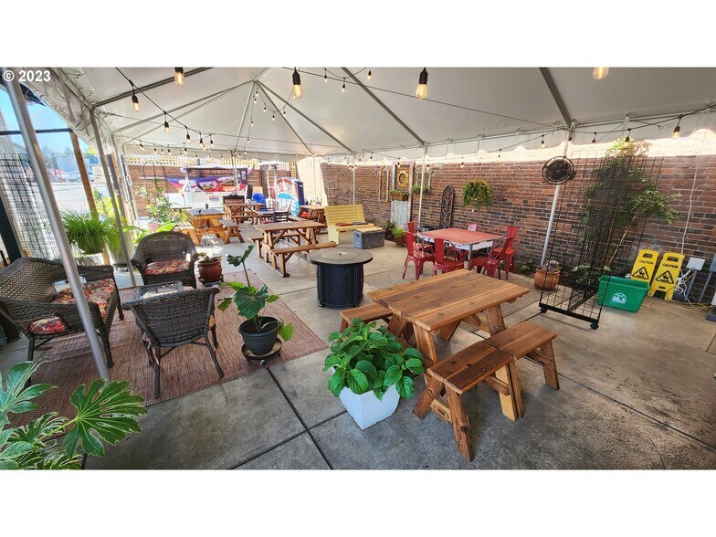 More Photos Of 819 Main St, Cottage Grove Restaurant For Sale