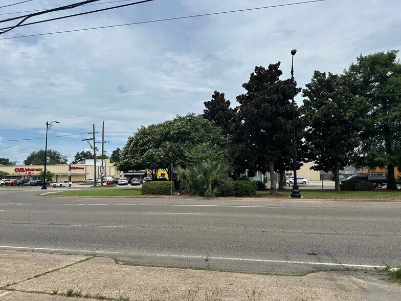 More Photos Of 1320 Veterans Memorial Blvd, Metairie Freestanding For Sale