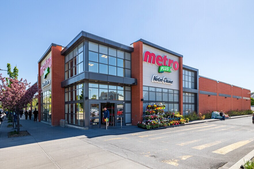 Primary Photo Of 8235-8355 Rue Notre-Dame E, Montréal General Retail For Lease