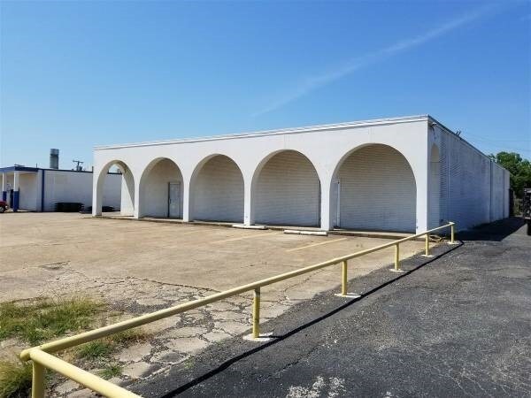 Primary Photo Of 609 E Walnut Cir, Garland Industrial For Lease