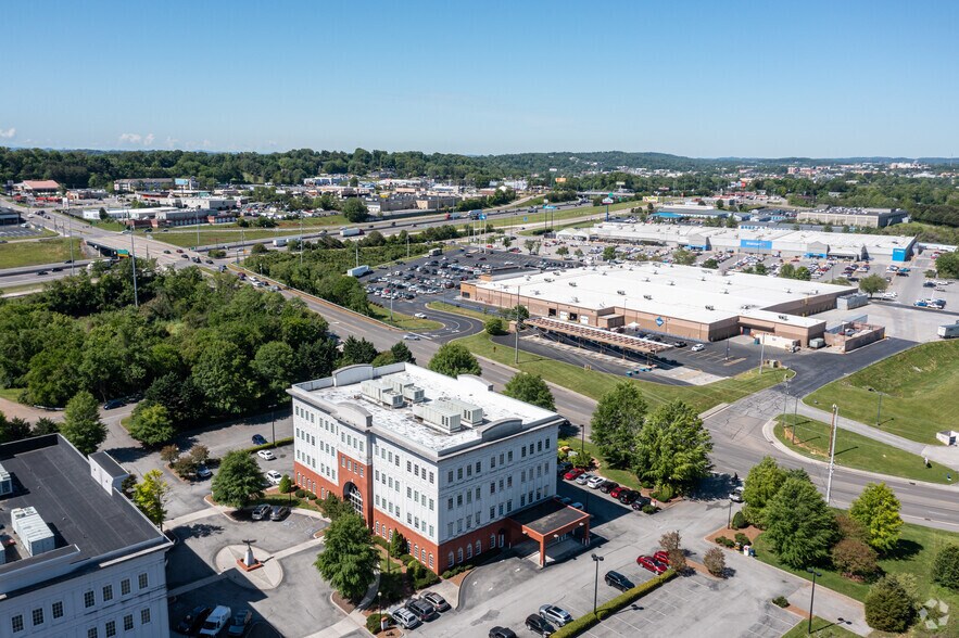 More Photos Of 8351 E Walker Springs Ln, Knoxville Unknown For Lease