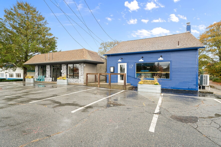 Primary Photo Of 17 S Main St, Brooklyn Freestanding For Sale