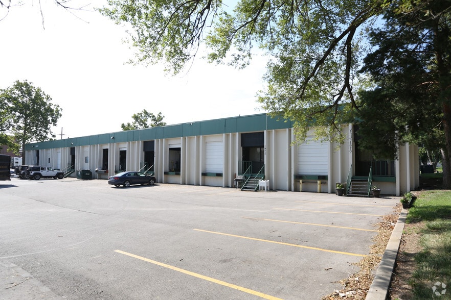 More Photos Of 1952-1986 Linn St, North Kansas City Warehouse For Lease
