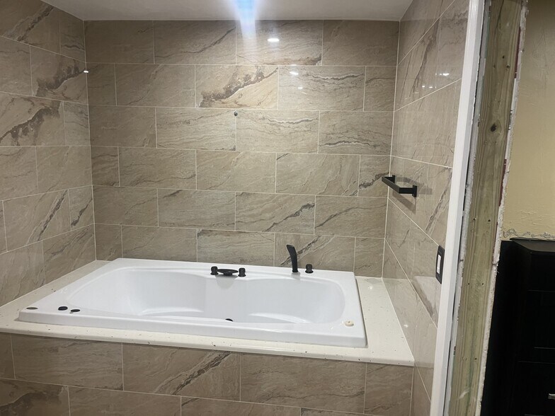 More Photos Of 12801 Commerce Lakes Dr, Fort Myers Light Distribution For Sale