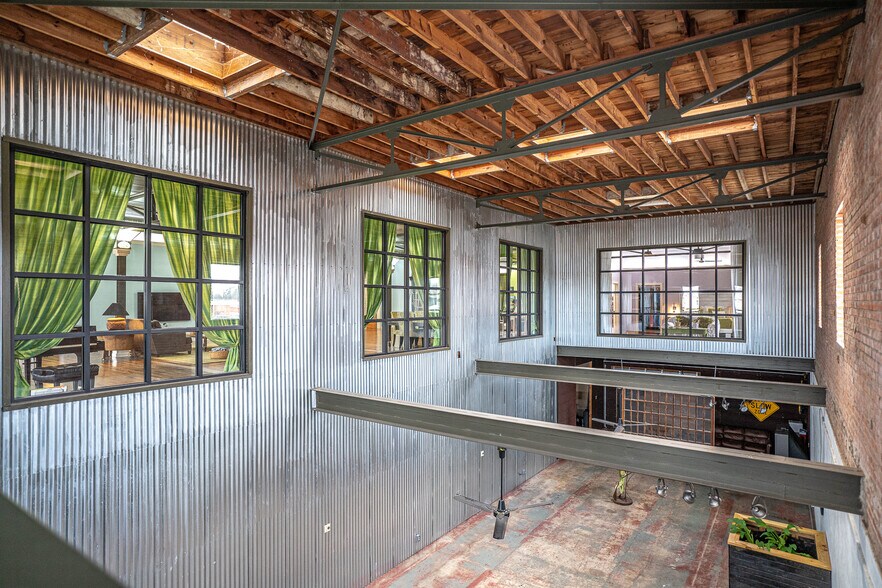 More Photos Of 1611 Washington St, Alexandria Showroom For Sale