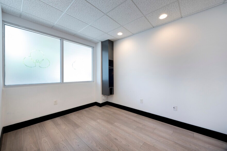 More Photos Of 6141 Sunset Dr, South Miami Medical For Lease