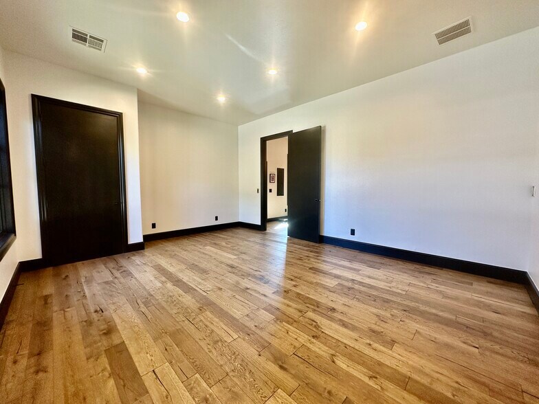 More Photos Of 2917 NW 156th St, Edmond Office Residential For Lease