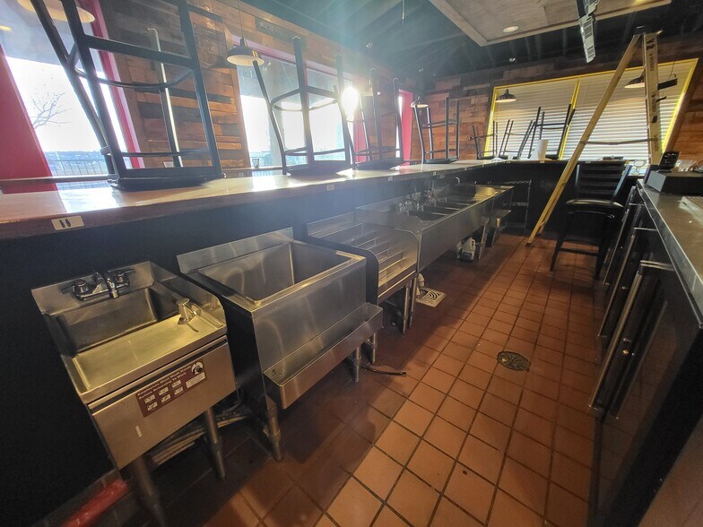 More Photos Of 3607 S Range Line Rd, Joplin Restaurant For Lease