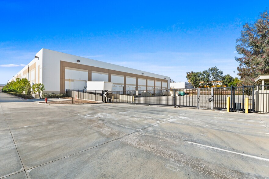 More Photos Of 408 Saturn St, Brea Warehouse For Lease