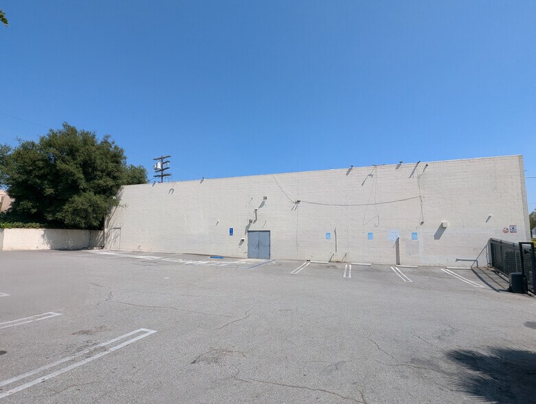More Photos Of 2829 N San Fernando Rd, Los Angeles Warehouse For Lease