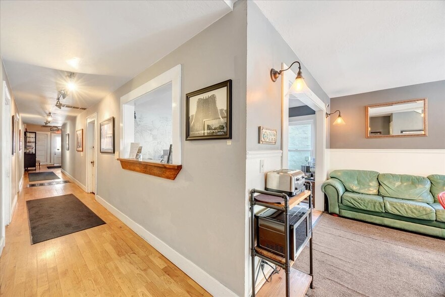 More Photos Of 18736 Main St, Groveland Hotel For Sale