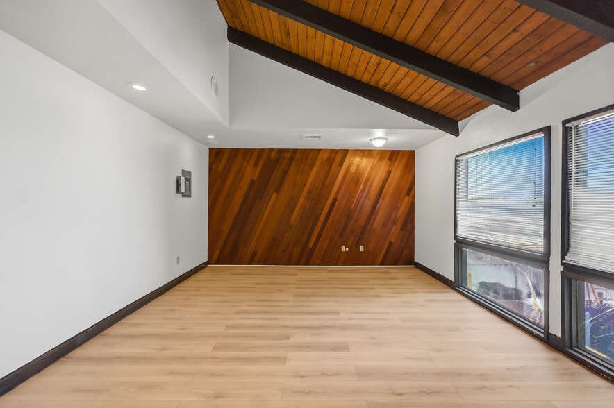 More Photos Of 5375 Industrial Dr, Huntington Beach Light Distribution For Sale