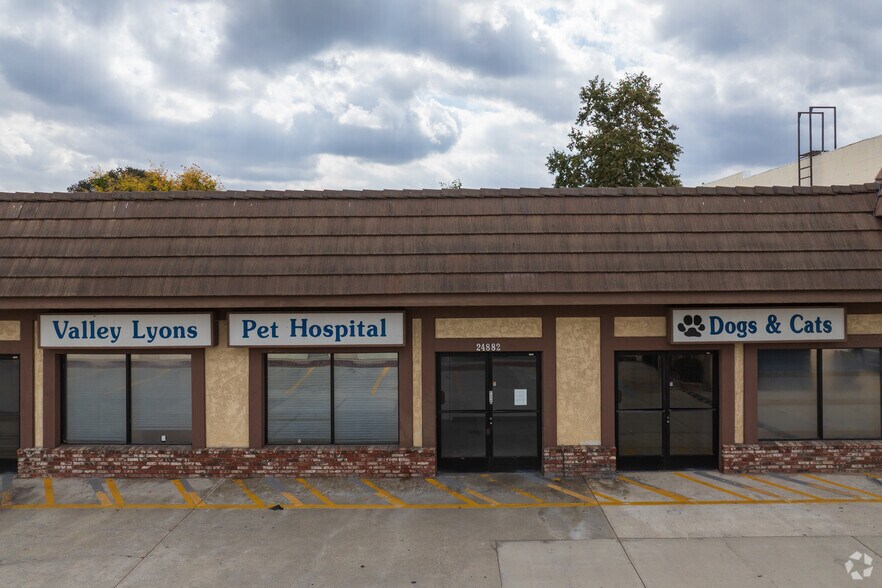 More Photos Of 24777-24890 Apple St, Newhall Flex For Lease
