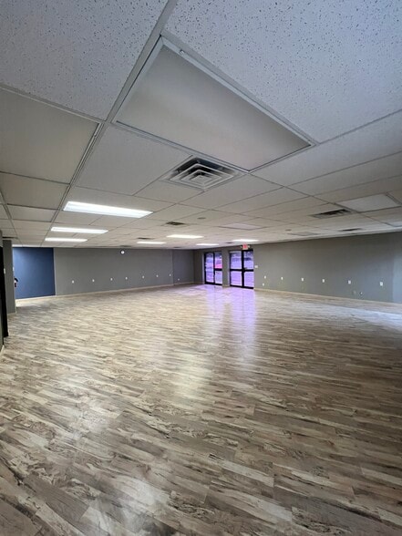 More Photos Of 10580 Barkley St, Overland Park Medical For Sale