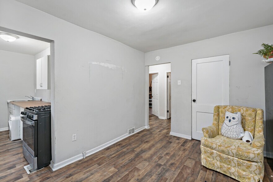 More Photos Of 848 Duss Ave, Ambridge Storefront Retail Residential For Sale