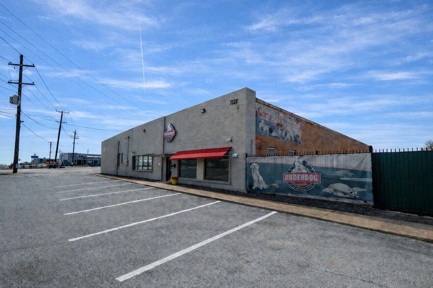 More Photos Of 1915 Empire Central, Dallas Distribution For Lease