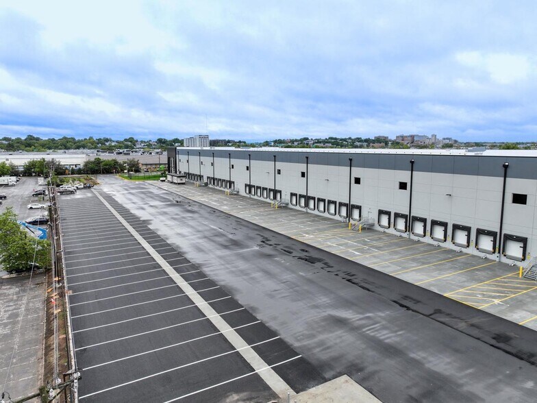 More Photos Of 200 Hollister Rd, Teterboro Warehouse For Lease
