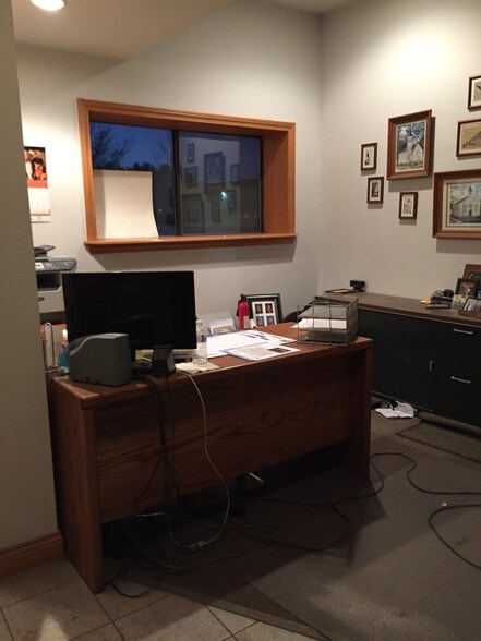 More Photos Of 34 Stonehill Rd, Oswego Warehouse For Lease