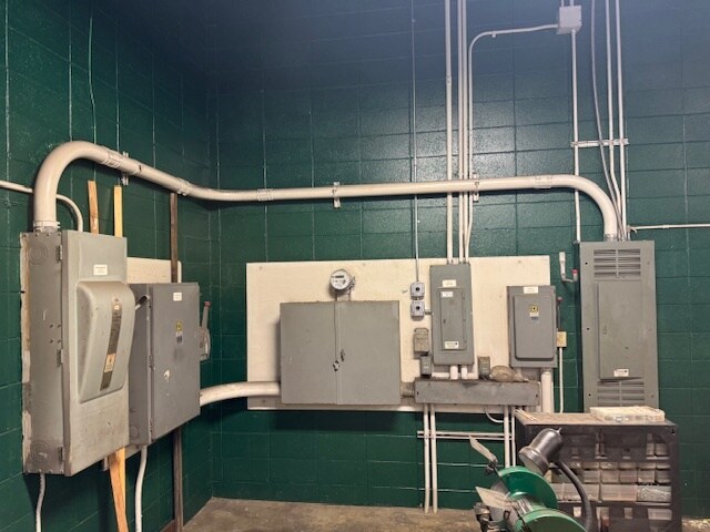 More Photos Of 8120 W Bradley Rd, Milwaukee Warehouse For Sale