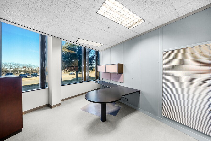 More Photos Of 601 S Sanden Blvd, Wylie Medical For Lease