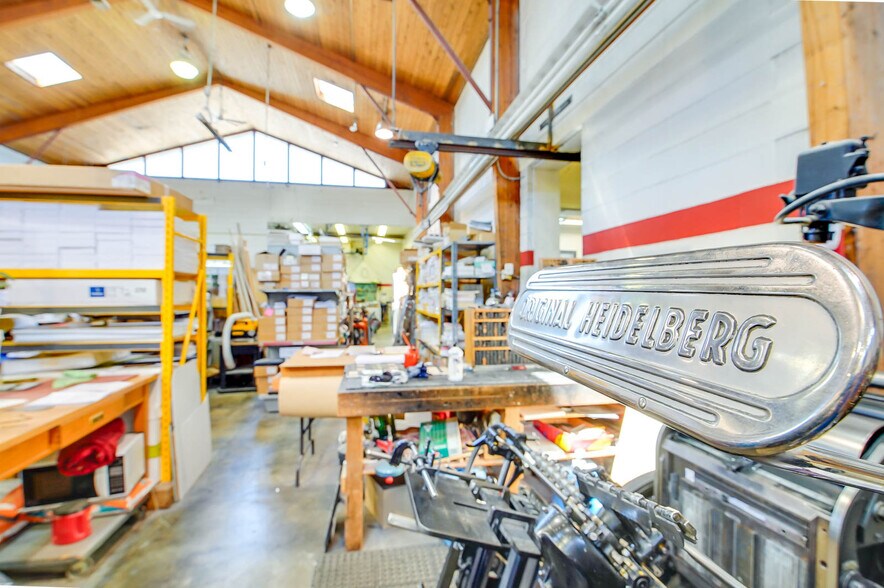 More Photos Of 4918 Napier St, Port Alberni Flex For Sale