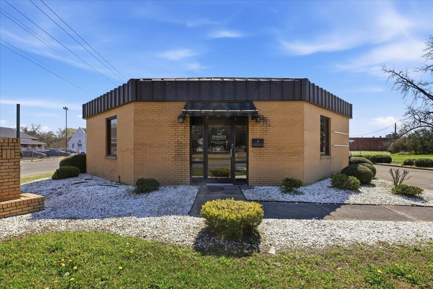 Primary Photo Of 107 E Vernon Ave, Kinston Healthcare For Sale