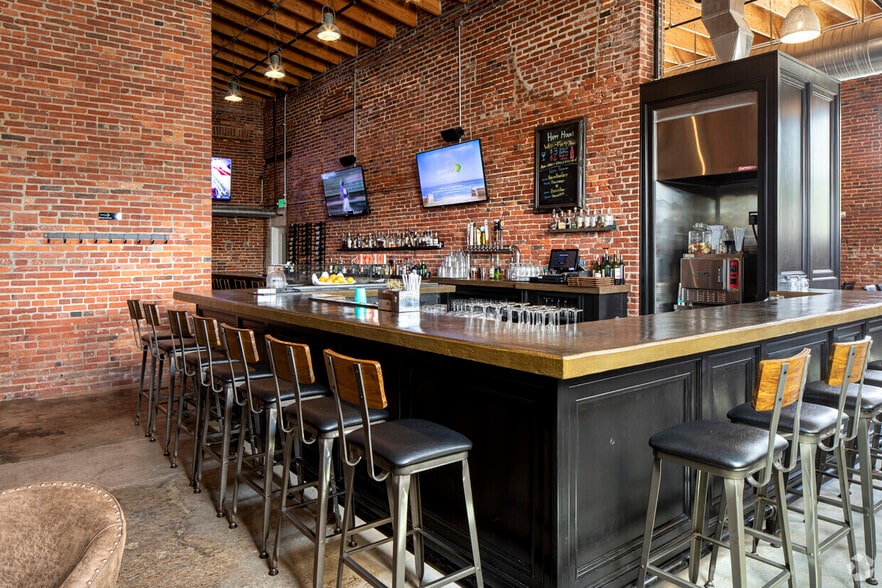 More Photos Of 101 N Haven St, Baltimore Showroom For Lease